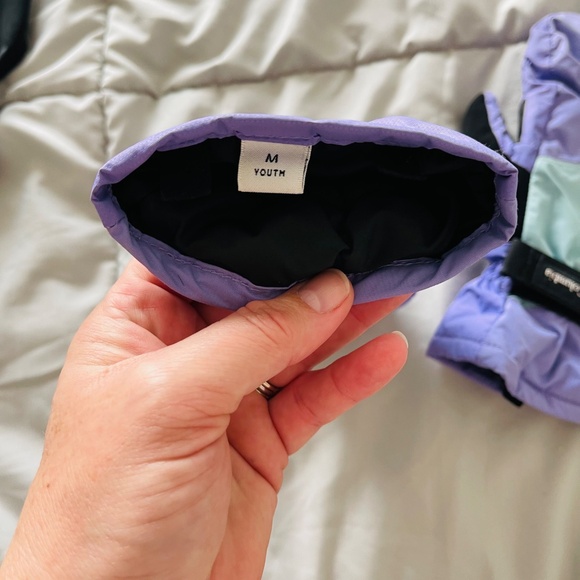 Columbia child snow mittens, like new - Picture 3 of 3